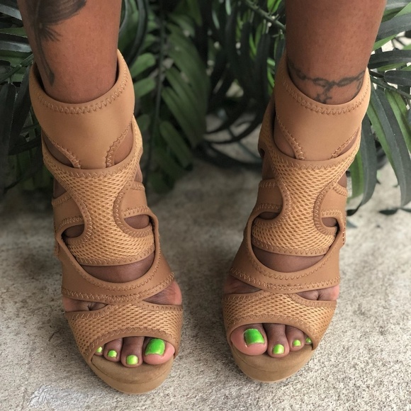 Women's Stylish Brown Heels size 8.5 - Picture 3 of 5